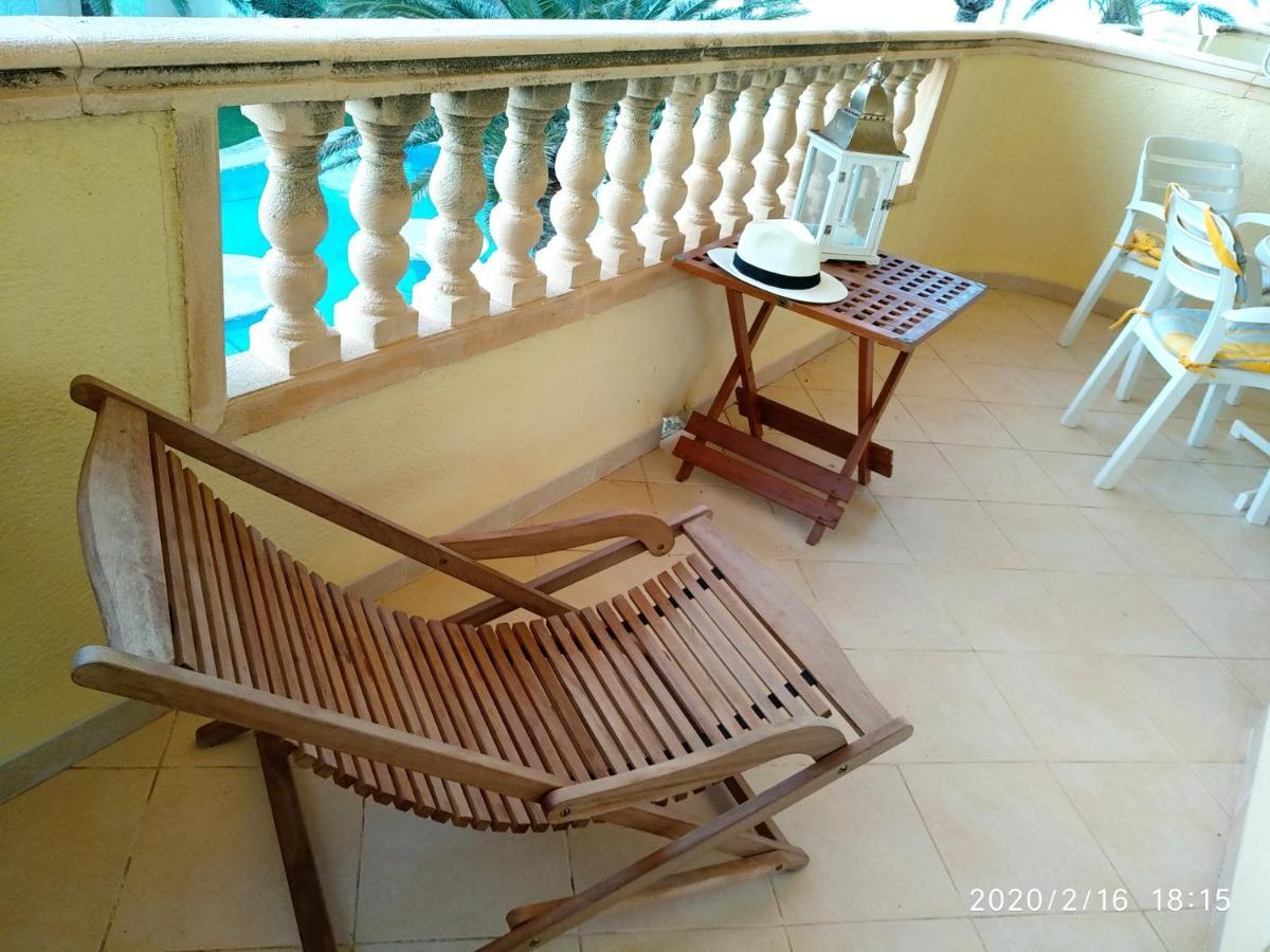 Estupendo apartamento en primera línea de playa y con vistas al mar Dénia Exterior foto