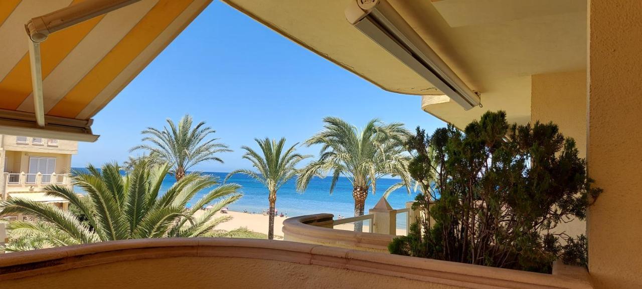 Estupendo apartamento en primera línea de playa y con vistas al mar Dénia Exterior foto